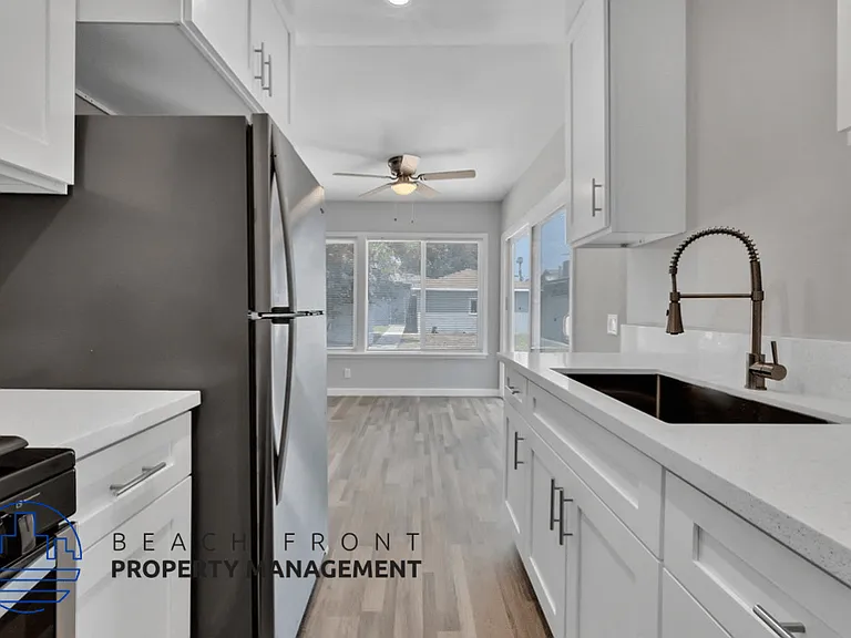 318 E Hazel St — Photo 2