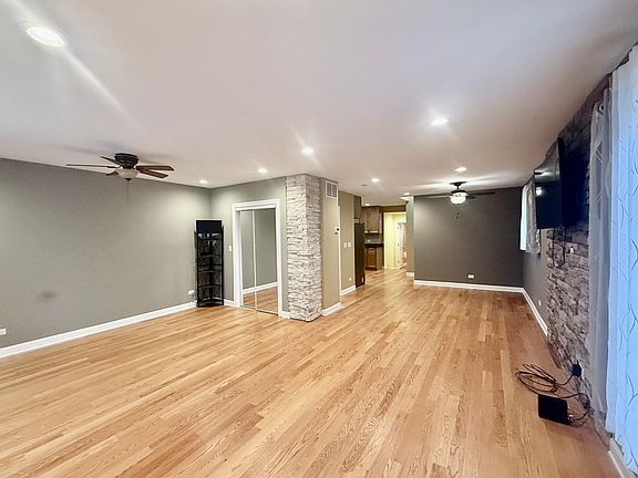 4th image of 3337 N Orange Ave