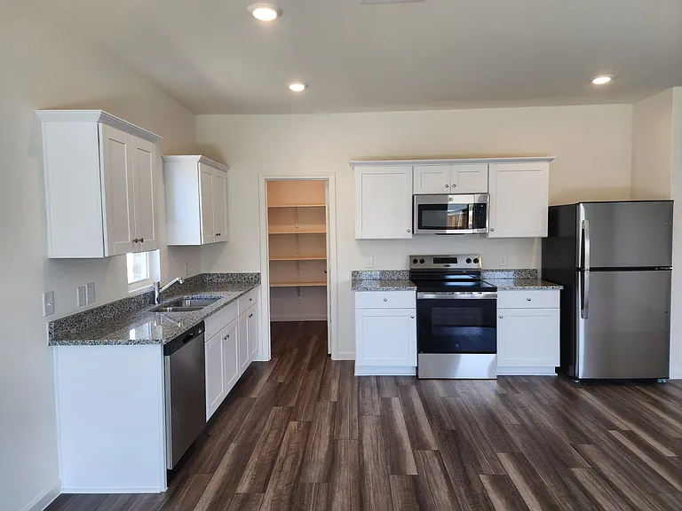 4921 Weymouth Dr — Photo 3