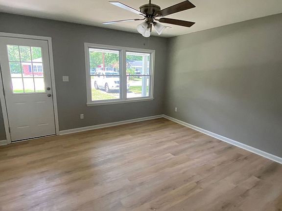 3rd image of 303 Sprucewood Dr