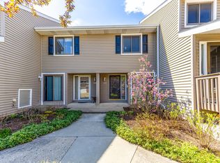 1090 Pine Tree Cir N, Buffalo Grove, IL 60089