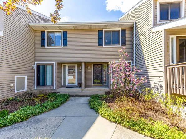 1090 Pine Tree Cir N, Buffalo Grove, IL 60089