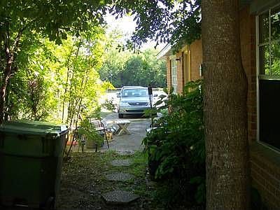 2nd image of 2205 Poplar St