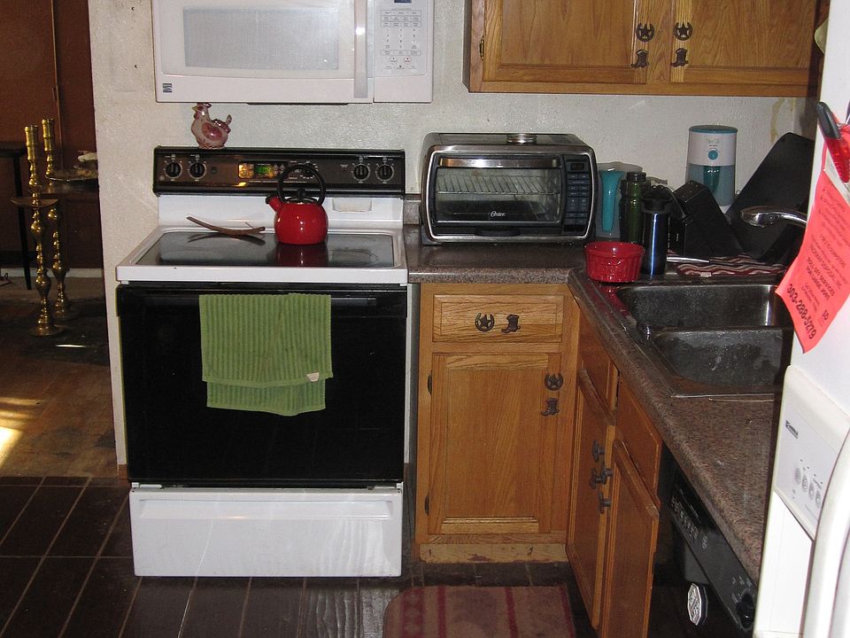 2nd image of 3530 Nelson St