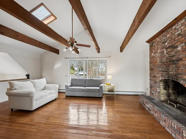 1 Behringer Ln, Shelter Island Heights, NY 11965