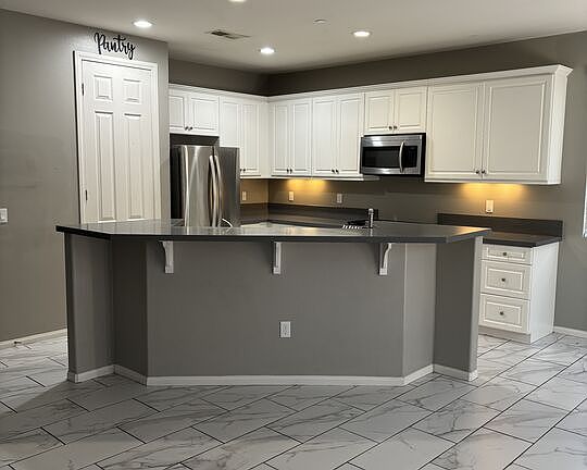 3rd image of 337 Marigold Pl