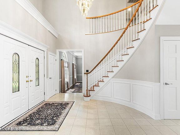 3rd image of 5 Ridge Hill Way