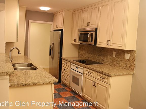 3rd image of 10240 Camarillo St APT 202
