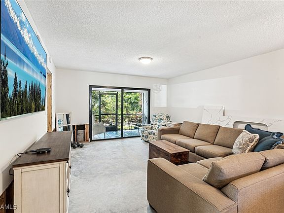 5th image of 17455 Woodland Trce APT B