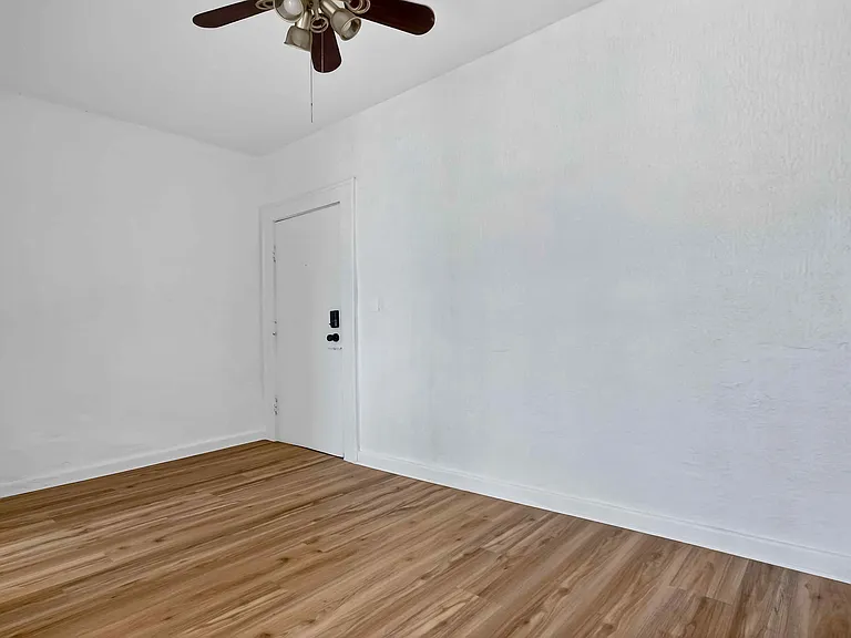 544 NW 23rd Ct #4 — Photo 7