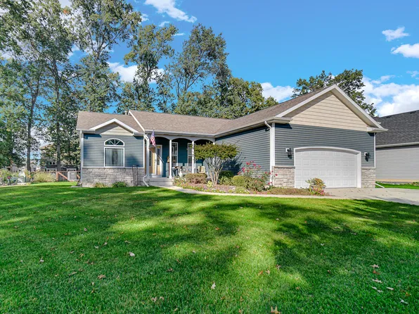 225 Trailcreek Dr, Burns Harbor, IN 46304