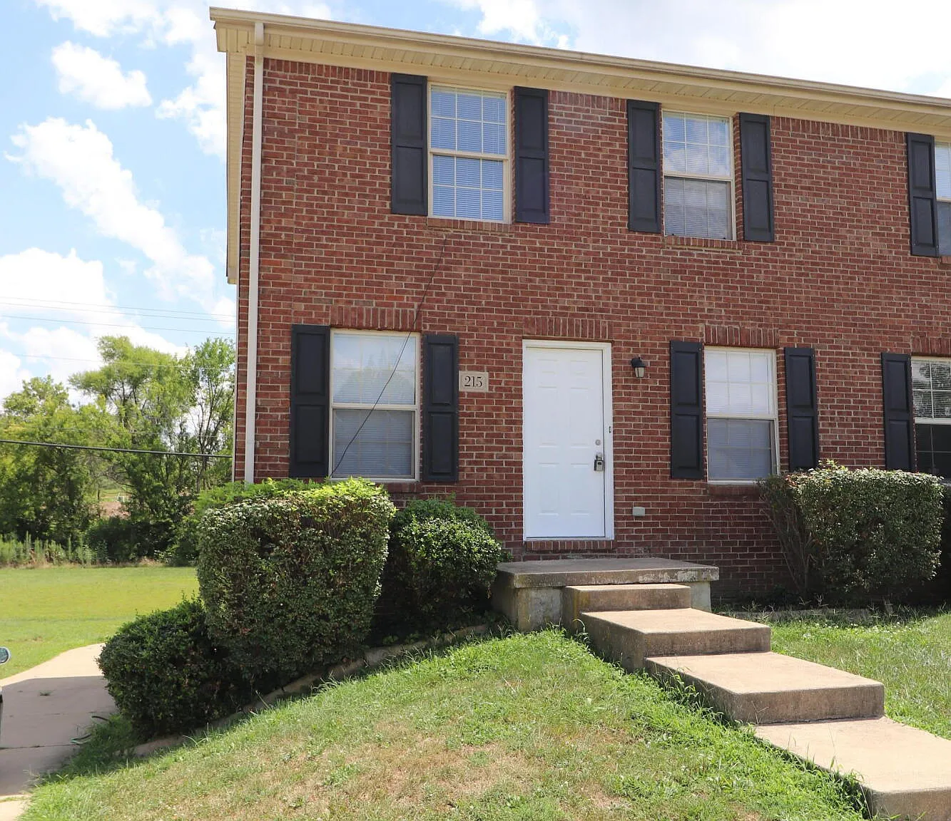 4 bed, 2.5 bath, 2112 sqft, $1,650 — Photo 2
