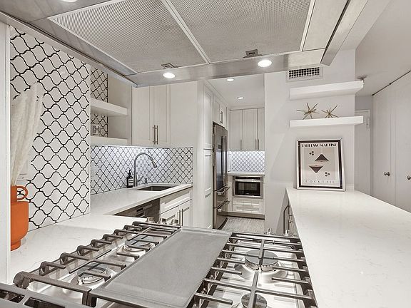 4th image of 7 E 14th St #701/703