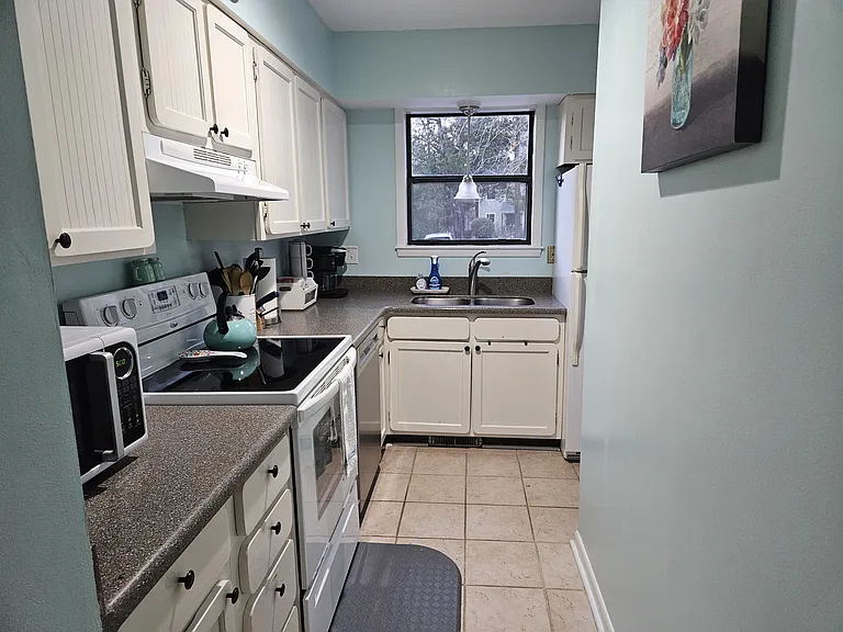 106 Beechwood Dr — Photo 8