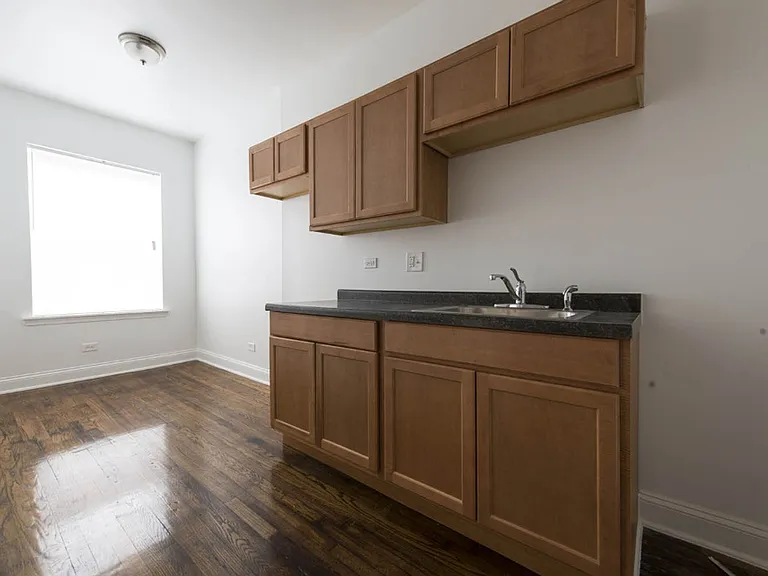 3600 W Franklin — Photo 15