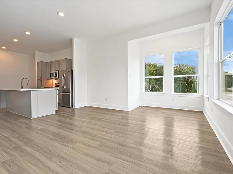 4602 Clay St #A — Photo 3