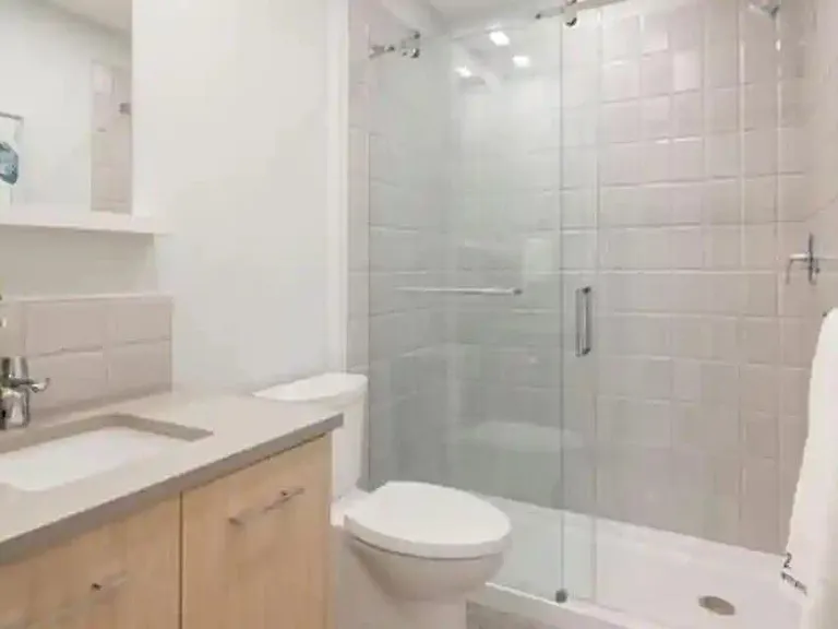 4933 Clarendon St #107 — Photo 6