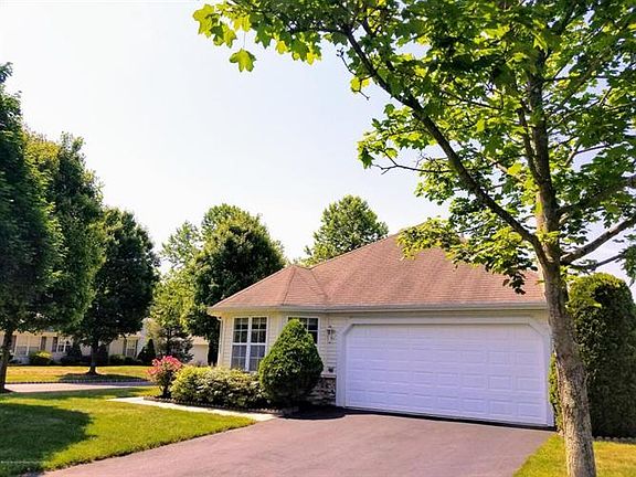 5th image of 64 Skyline Dr