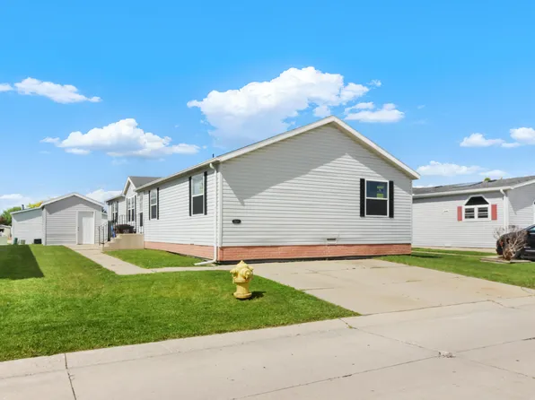 1827 Magnolia St, Newport, MI 48166