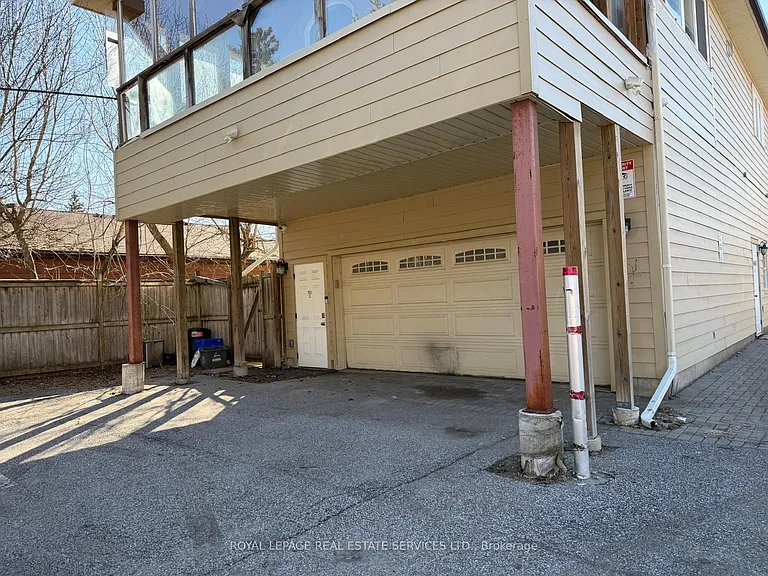 100 Essa Rd #UPPER LEVEL — Photo 2
