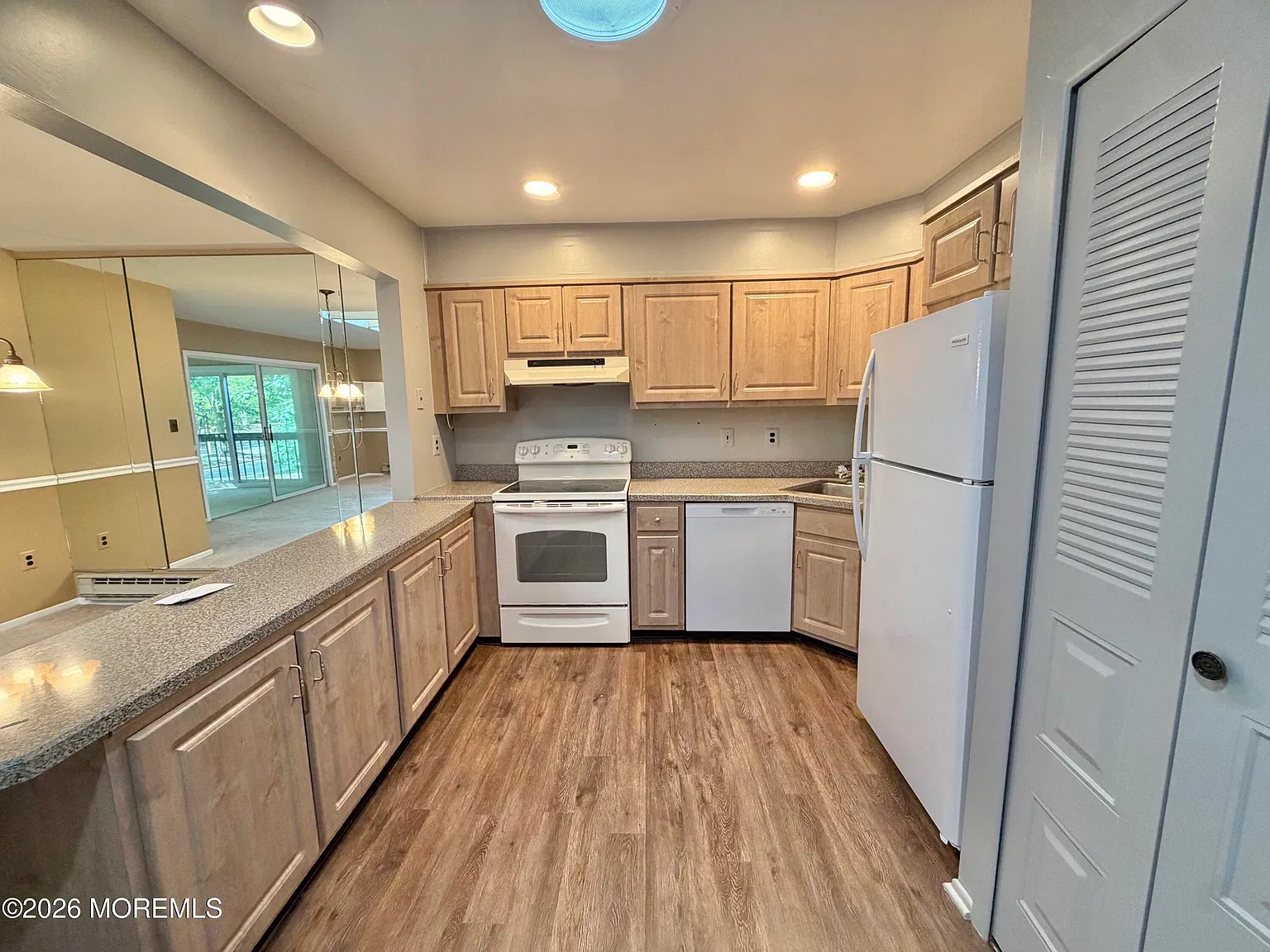 2 bed, 1021 sqft, $2,600 — Photo 2