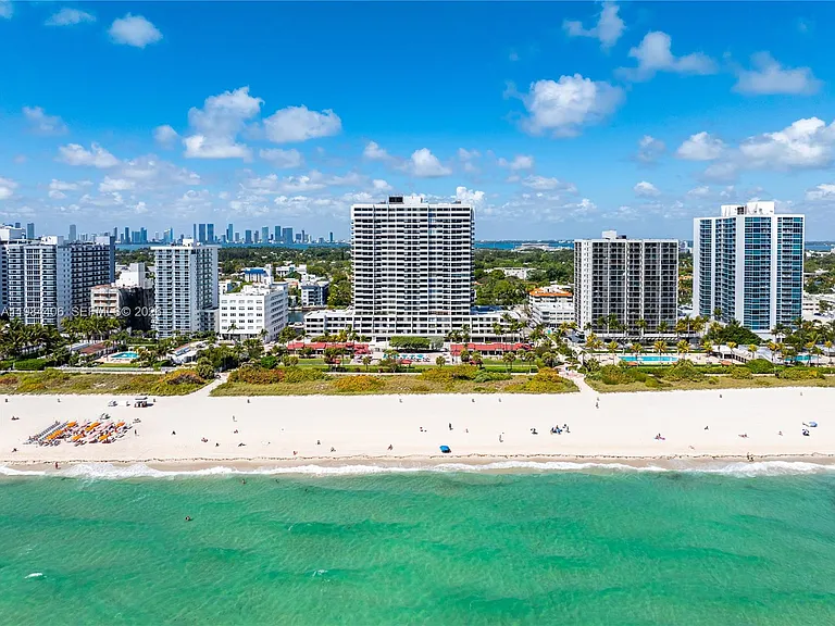 2555 Collins Ave #2402 — Photo 47