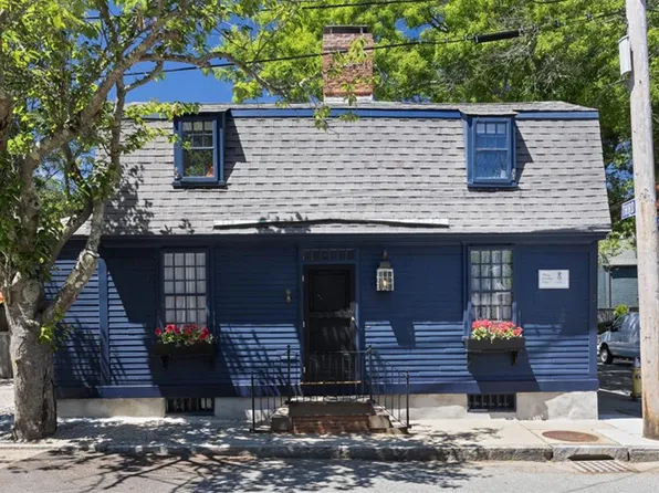 15 Willow St, Newport, RI 02840