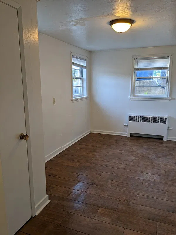 1 bedroom 1 bath downstairs unit — Photo 3