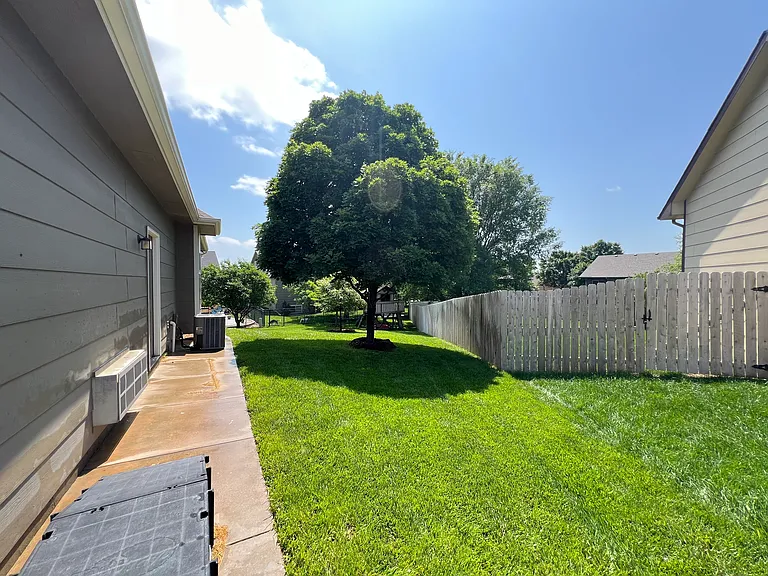 2213 E Myrtlewood Ct — Photo 66