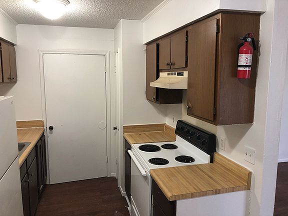 4th image of 414 S Marigny Cir APT D
