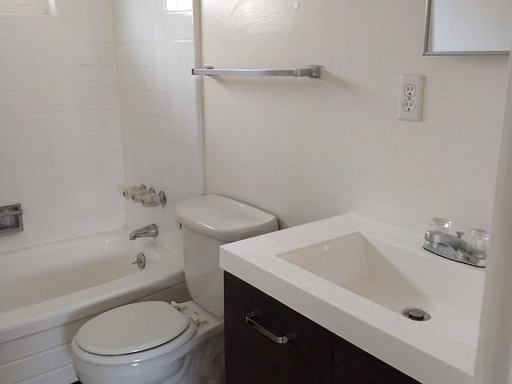 5th image of 346 College Ave APT D