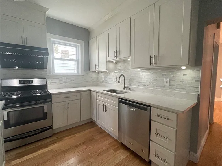 24 Litchfield St #2 — Photo 3