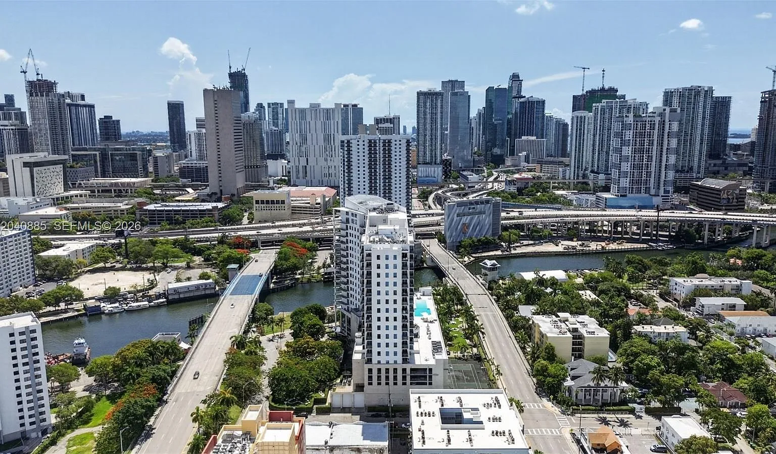 Neo Condo — Photo 4