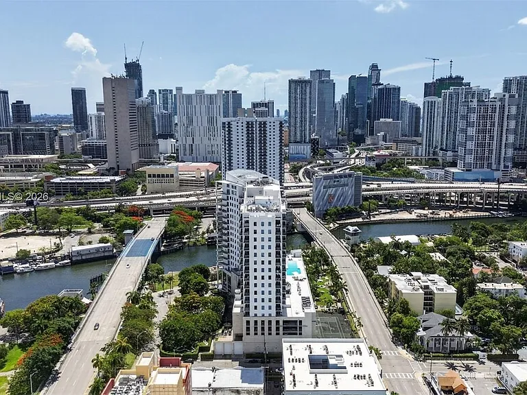 10 SW South River Dr #1005 — Photo 4