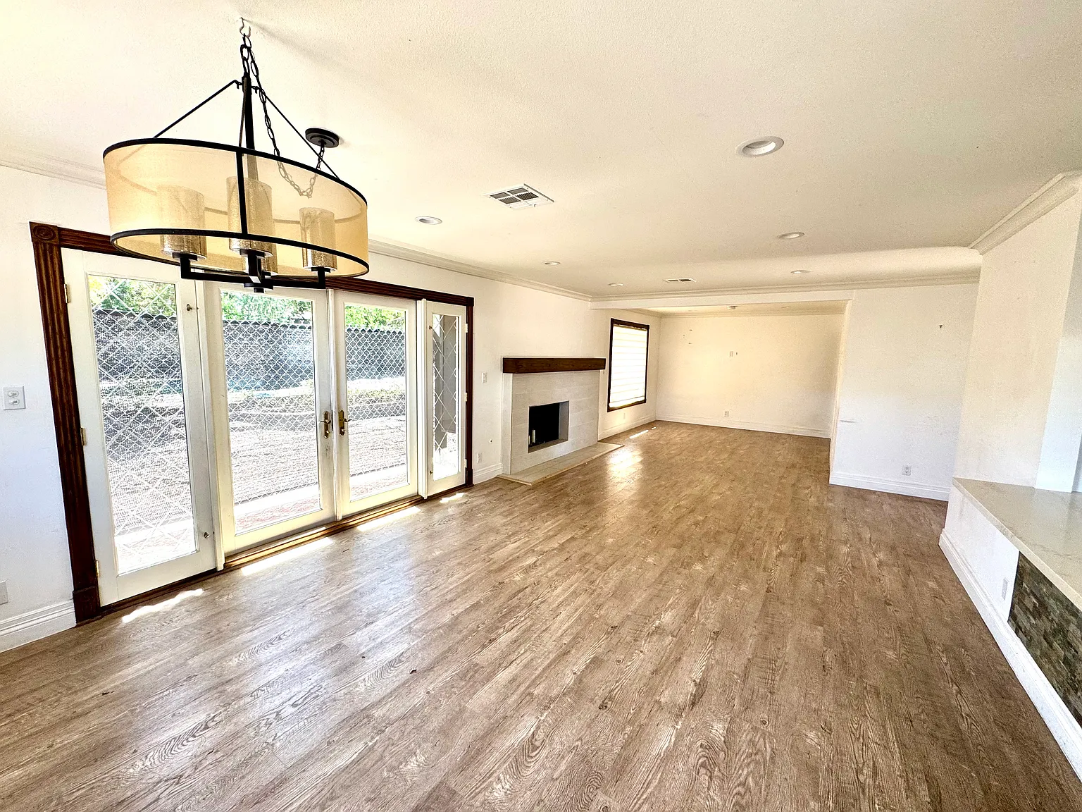 3 bed, 1389 sqft, $3,300 — Photo 3