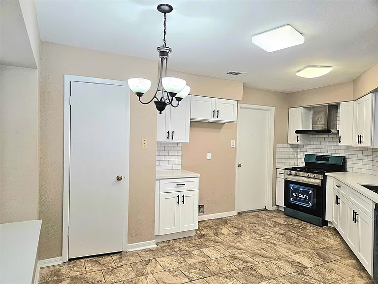 4231 Southchase Ln — Photo 9