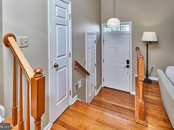 3rd image of 107 Monet Cir