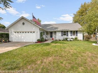 521 Colonial Dr, Dekalb, IL 60115