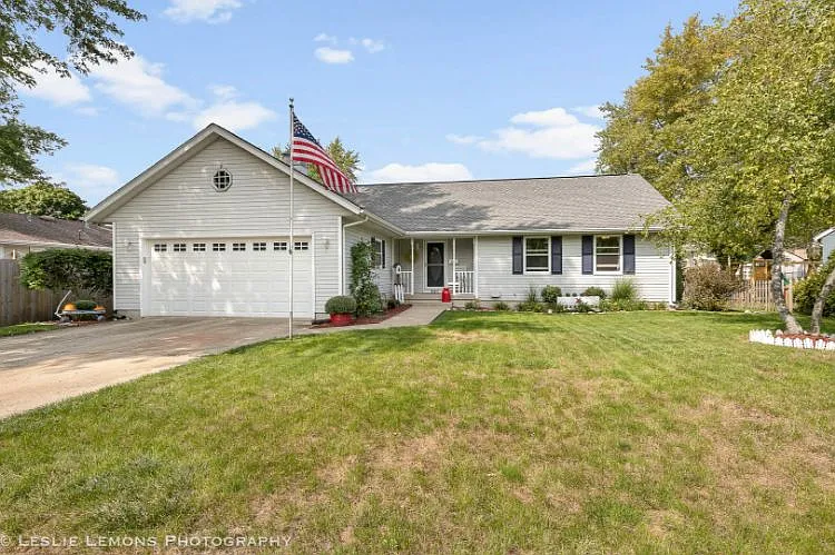 521 Colonial Dr photo 1