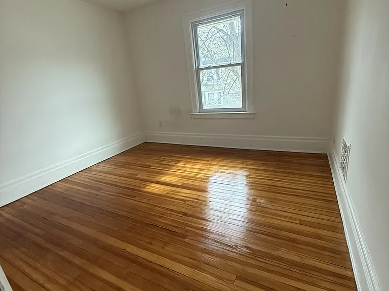 1048 Monroe Ave — Photo 5
