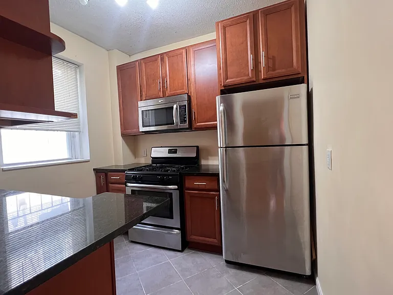 86 Glenville Ave #10 — Photo 16