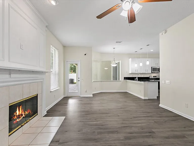 8884 Hampton Landing Dr E — Photo 10