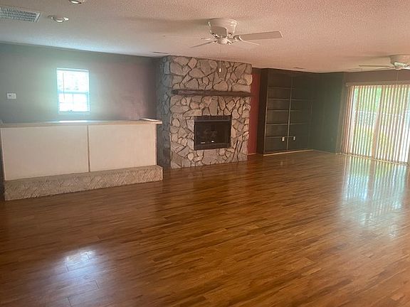 4th image of 384 Stallion Rd