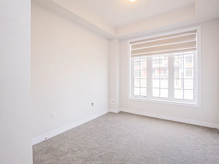 70 Keyworth Cres — Photo 15