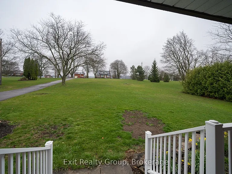 217 Massassauga Rd — Photo 2