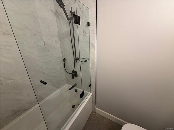 5th image of 1048 Clarke Rd #2