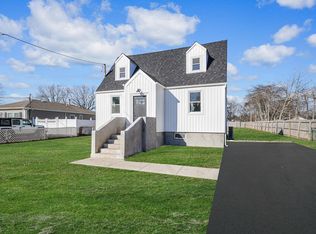 81 Frederick Ave, Bay Shore, NY 11706