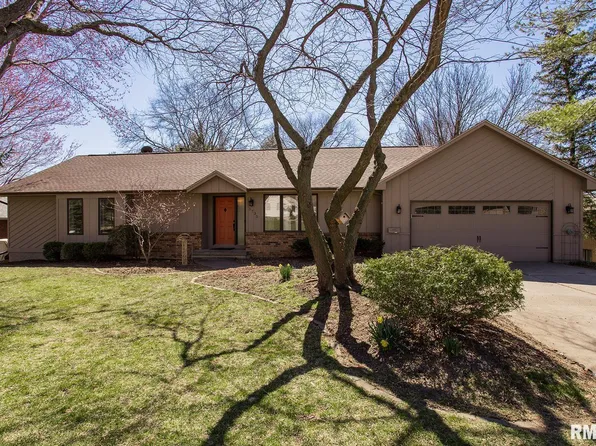 5735 Dodds Dr, Bettendorf, IA 52722