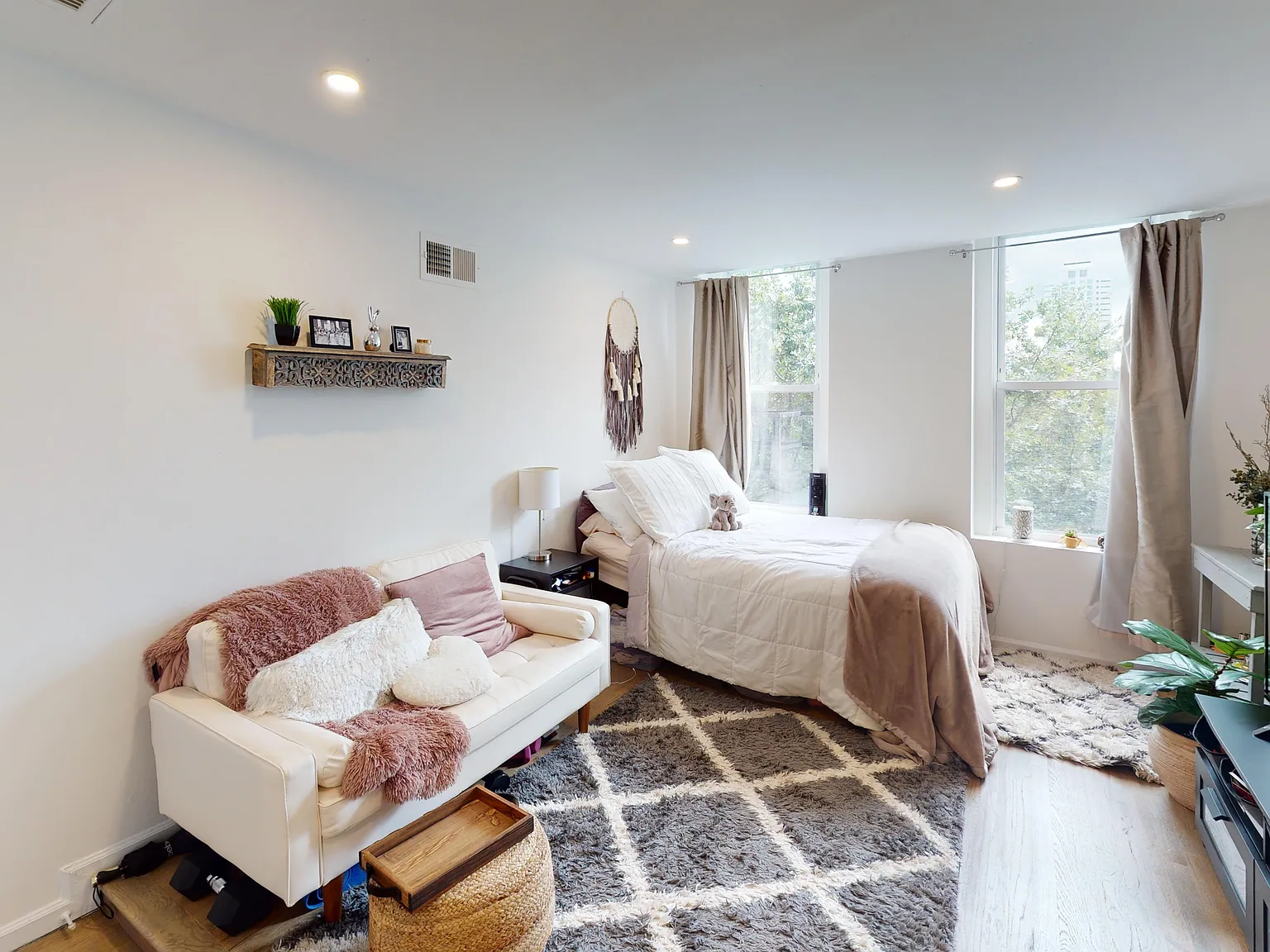 Studio, $2,200 — Photo 2