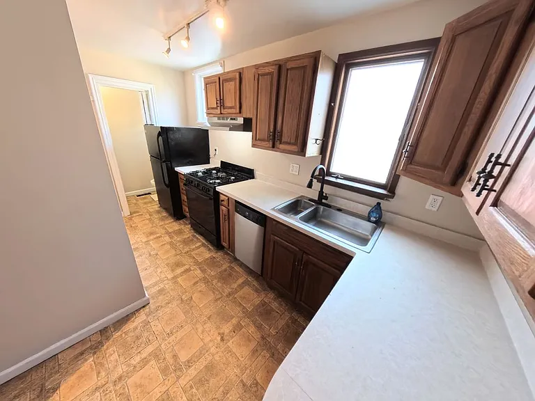 65 Marshall St — Photo 9